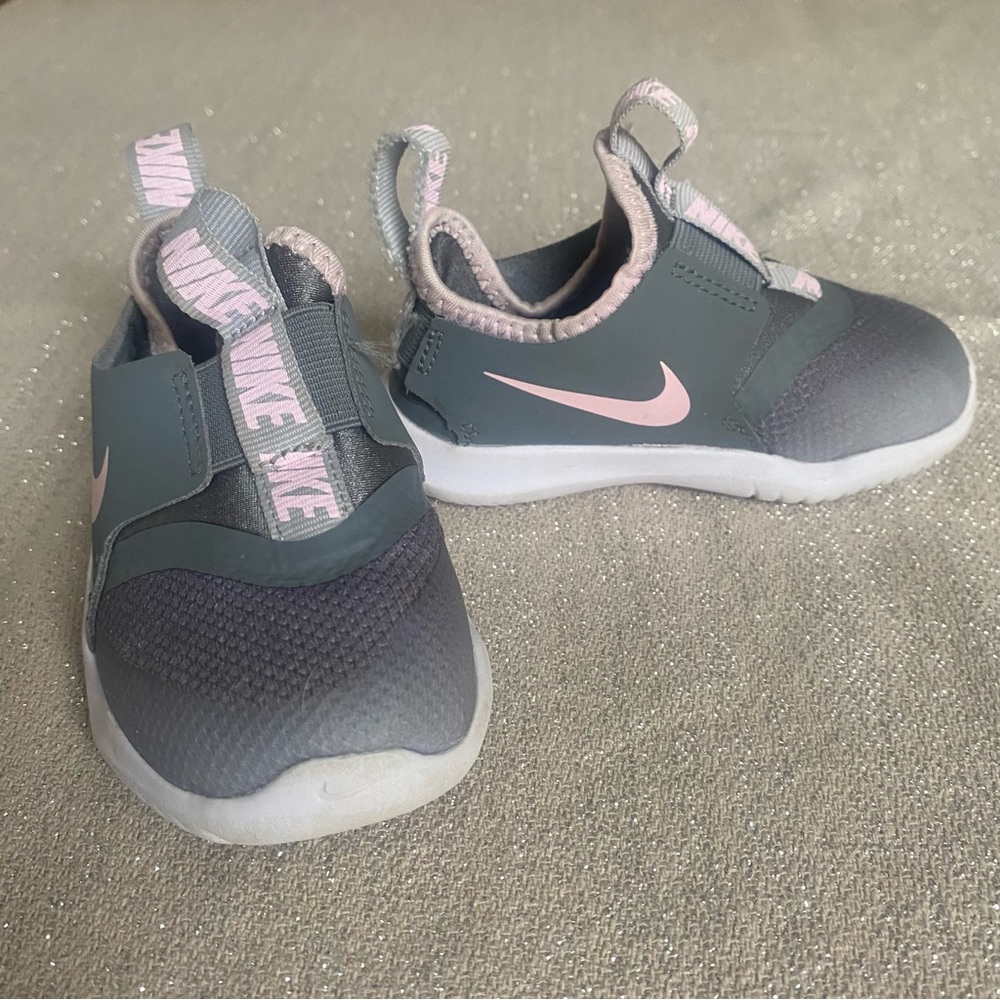 Baby Nikes Tennis Shoe Size 6